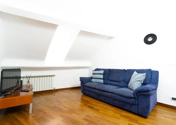 Apartman Airport & Sea, Large Music-themed *