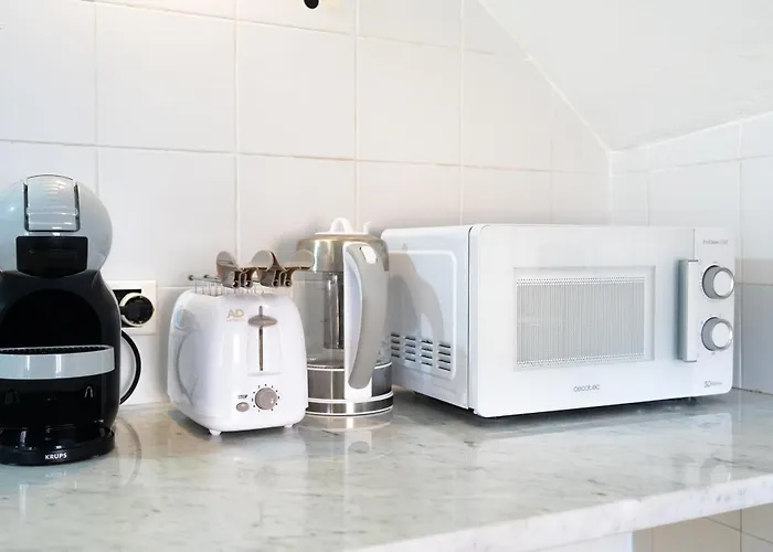 Airport & Sea, Large Music-themed Apartman *