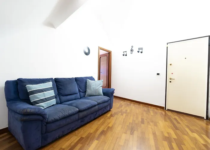 Airport & Sea, Large Music-themed Apartman *